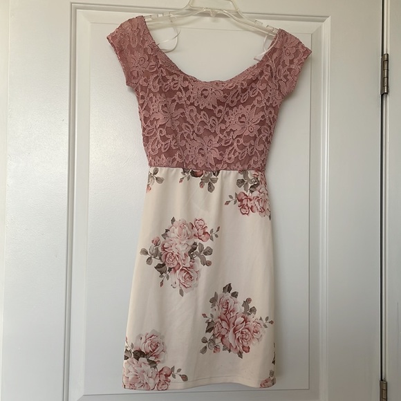 Windsor Romantic Floral and Lace Off-the-Shoulder mini dress - Picture 7 of 7